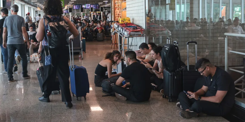 Passageiros de Congonhas relatam cansaço e falta de suporte de aéreas