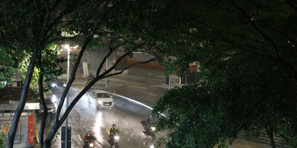 Após temporal, muro desaba em Franca (SP) e mata uma pessoa