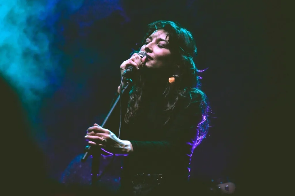 Martim Cererê recebe show solo de Salma Jô, ex-vocalista da banda Carne Doce
