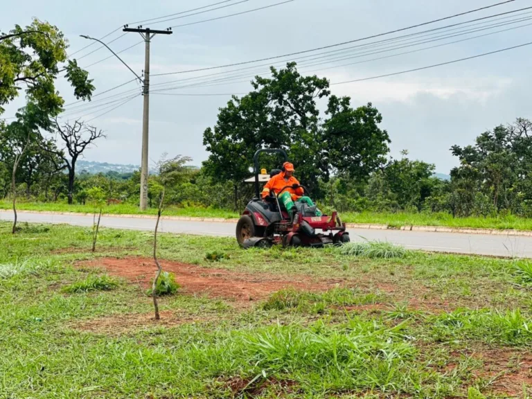 Comurg realiza força-tarefa de limpeza no Jardins do Cerrado