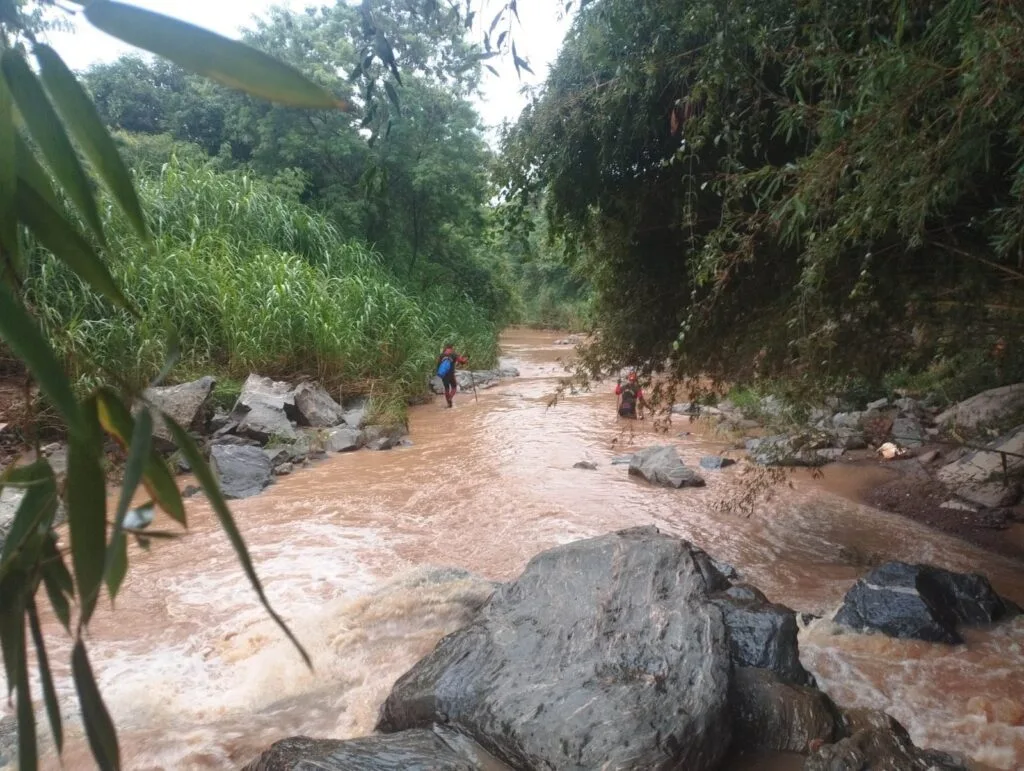 Corpo de adolescente arrastado por enxurrada é encontrado em Anápolis após buscas intensas