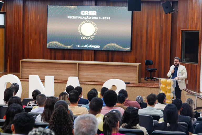 Colaboradores do Crer recebem anúncio da confirmação da recertificação ONA nível 3
