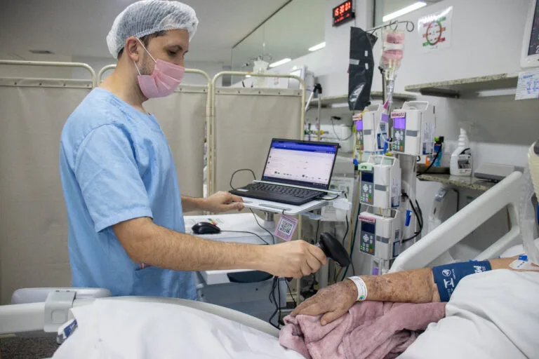 Crer reforça segurança e agilidade com adoção de pulseiras com QR Code