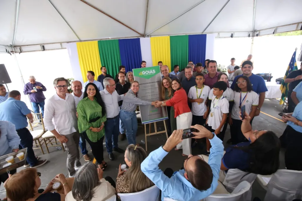 Educação inaugura duas unidades em Itumbiara e autoriza obras em Bom Jesus
