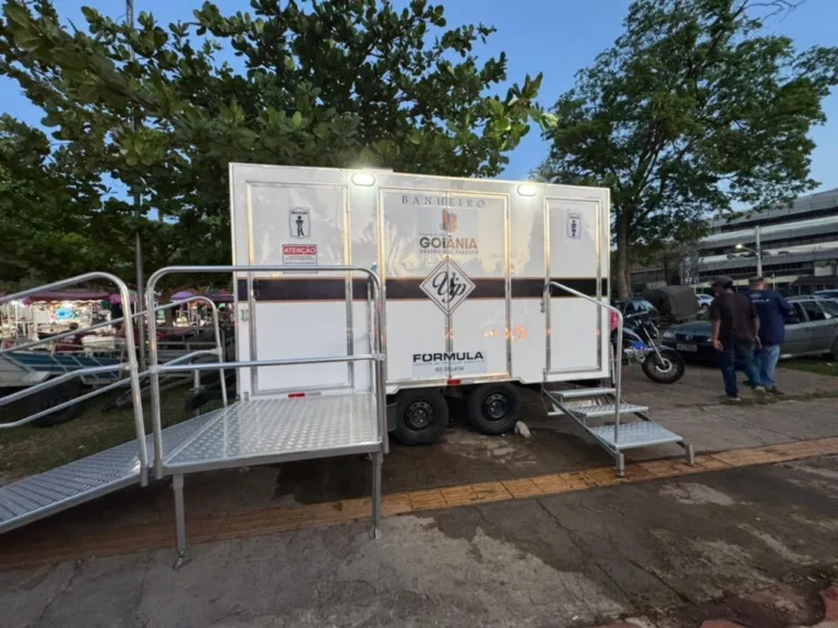 Prefeitura de Goiânia moderniza feiras com instalação de 62 banheiros móveis climatizados