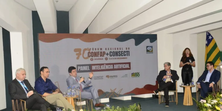 Governo participa de painéis sobre IA em encontro nacional realizado em Goiânia