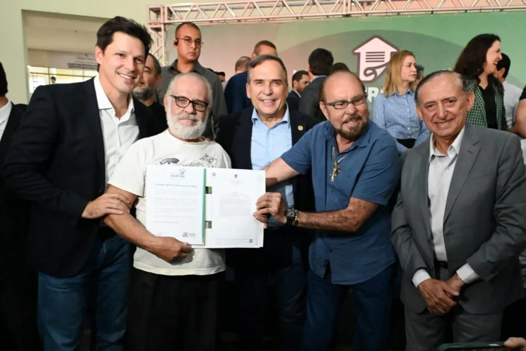 Mais de 5 mil famílias são beneficiadas com escritura habitacional em Goiânia