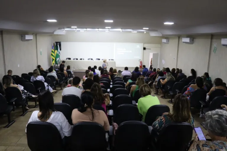 Educação reúne 200 profissionais para debater ensino da matemática