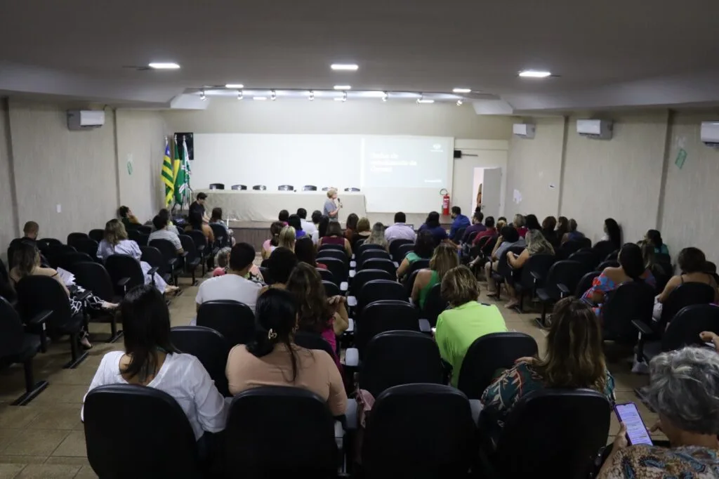 Educação reúne 200 profissionais para debater ensino da matemática