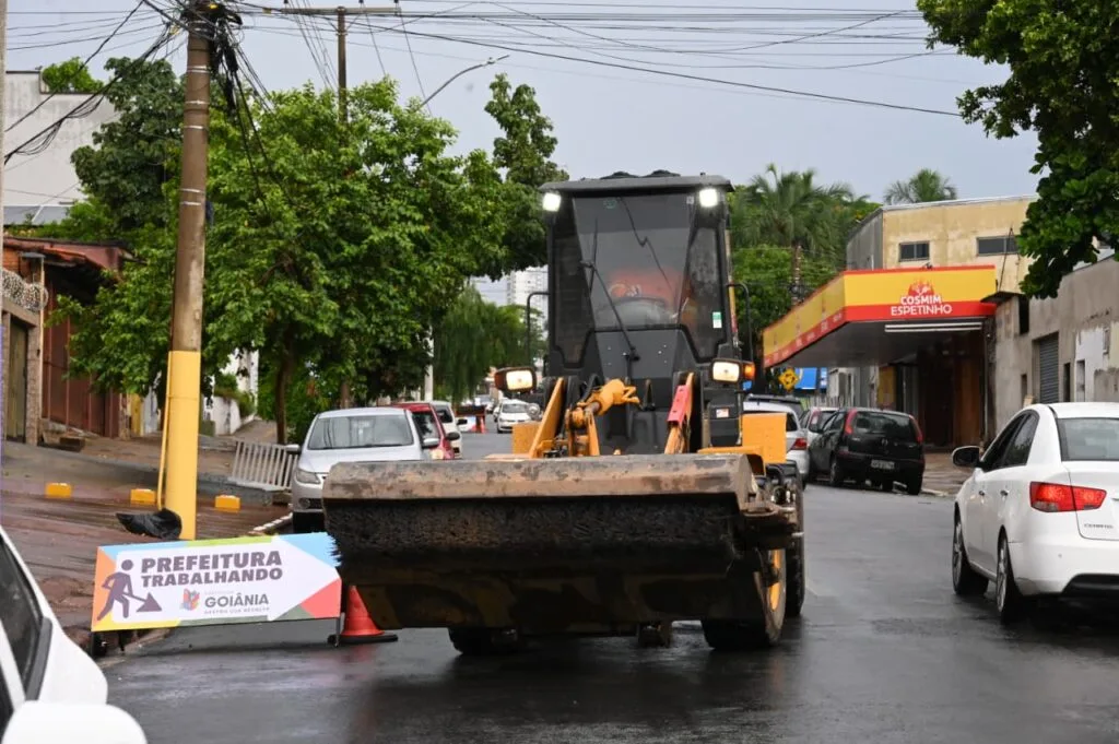 Prefeito Sandro Mabel assina ordem de serviço para revitalização de vias em mais sete bairros de Goiânia