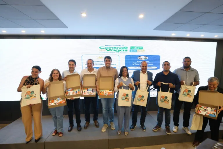 Governo de Goiás amplia apoio à alfabetização com entrega de kits escolares