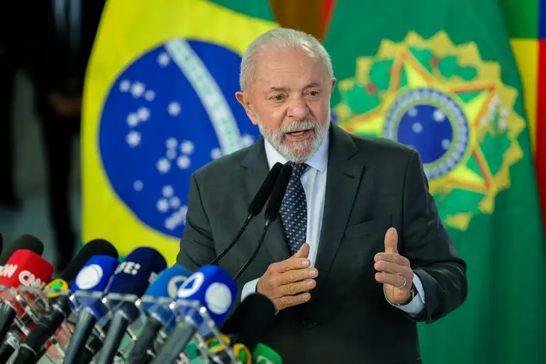 Lula anuncia veto ao PL que reduz penas por atos golpistas de 8 de janeiro