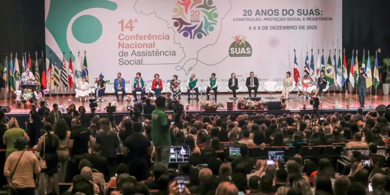 Lula propõe reunião dos Poderes para tratar de feminicídio