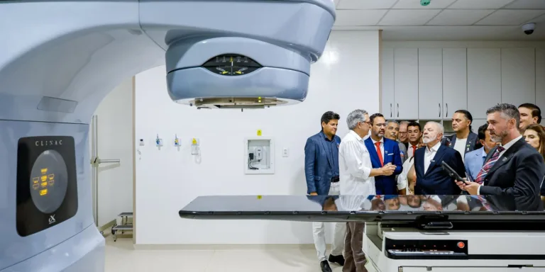 Lula inaugura serviços de radioterapia em cinco cidades do país