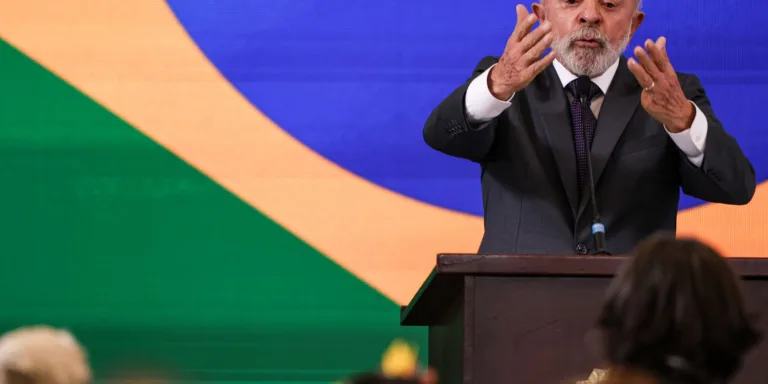 No Conselhão, Lula pede fim da escala 6x1 e ações contra o feminicídio