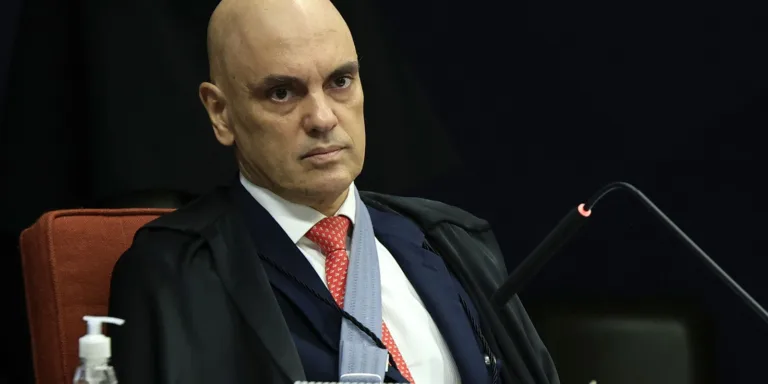 Moraes autoriza Bolsonaro a deixar a prisão para fazer cirurgia, mas nega prisão domiciliar