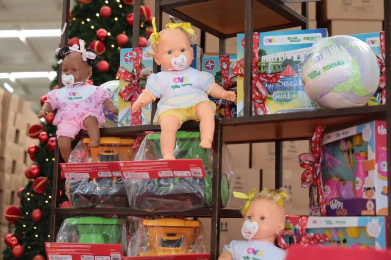 Natal Mágico em Aparecida: Papai Noel Chega com Milhares de Brinquedos