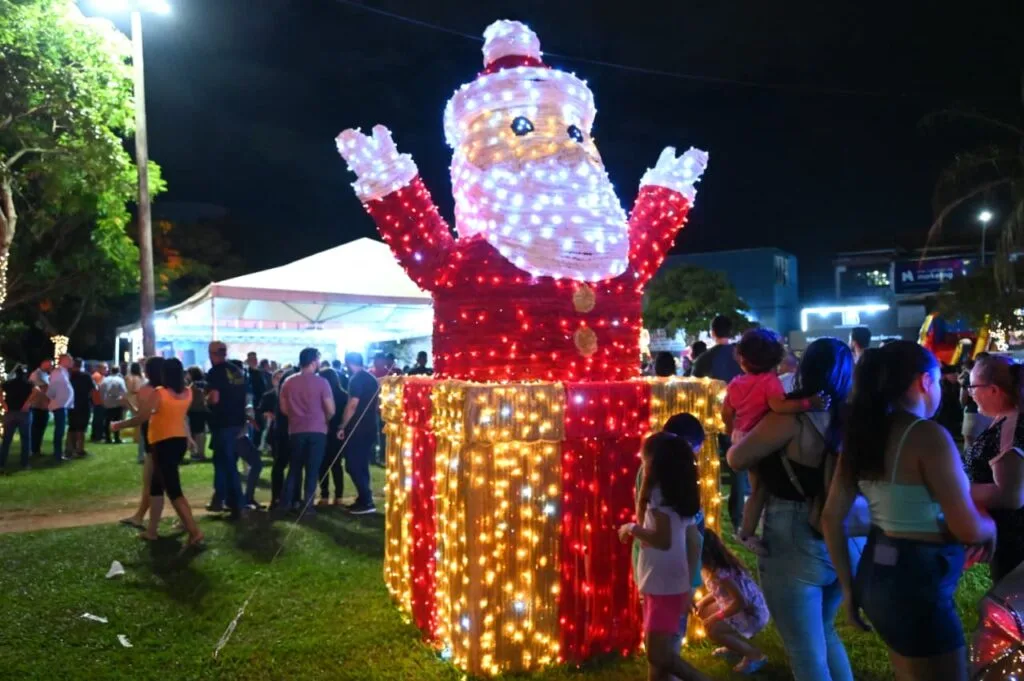 Mabel leva “Natal para Todos” com decoração especial e presença do Papai Noel à Região Leste