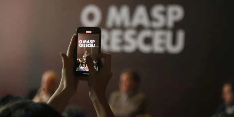 Gravuras são roubadas de exposição em biblioteca em São Paulo