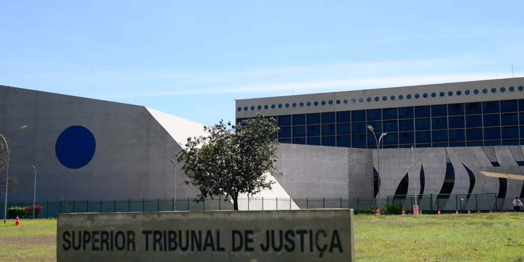 STJ restabelece sentença de mulher ligada ao crime organizado a 82 anos