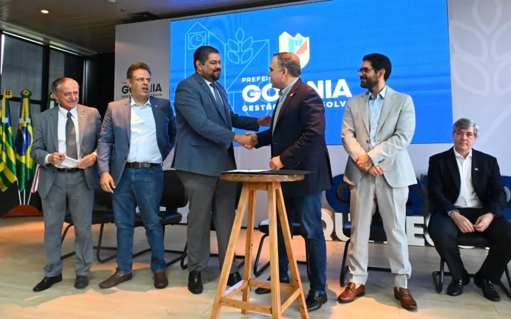 Mabel empossa Adonídio Neto como titular da Sedicas com missão de fortalecer ambiente de negócios da capital