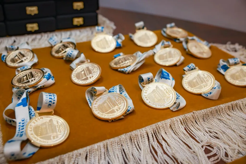 Caiado é homenageado com medalha do Centenário Art Déco em Goiânia