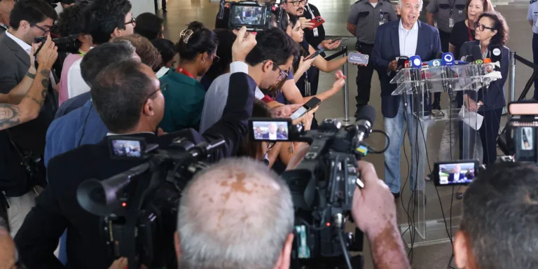 Fronteira do Brasil com a Venezuela está tranquila e aberta, diz Múcio