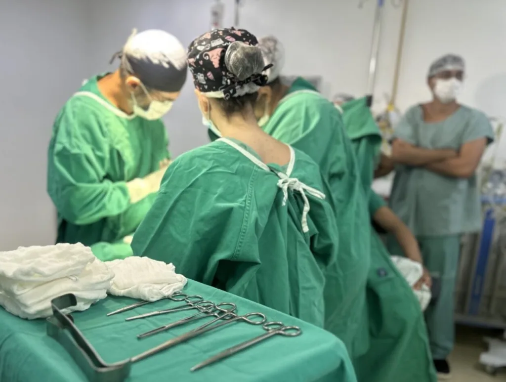 Hospital da Mulher realiza parto de gêmeos siameses