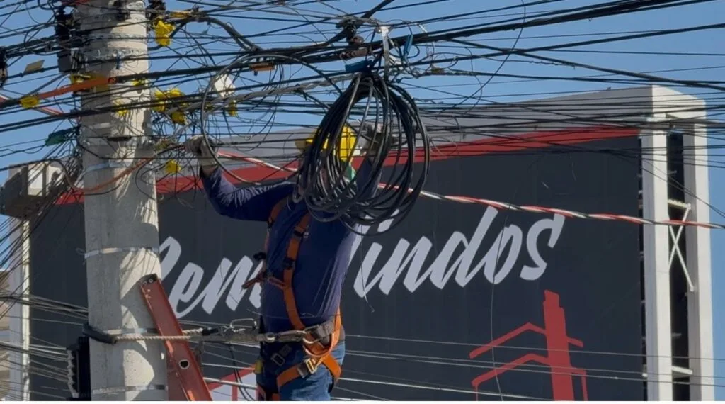 Prefeitura de Goiânia atende 323 pedidos para retiradas de fios baixos ou caídos em Goiânia