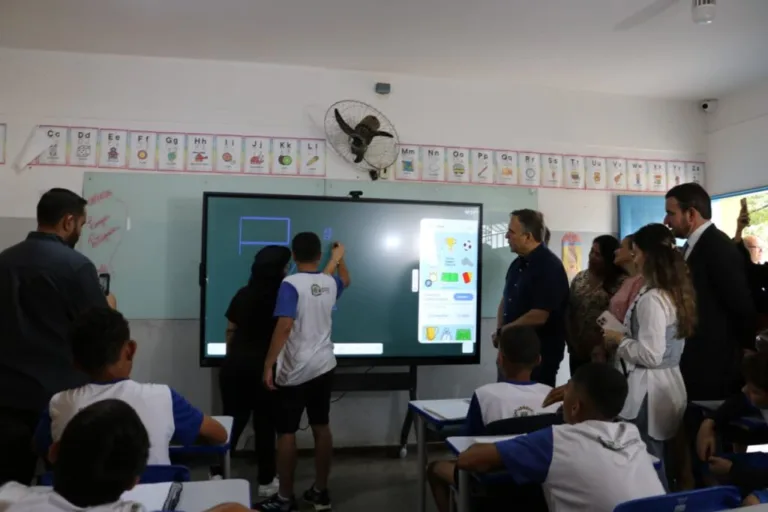 Rede municipal inicia ano letivo com expansão de vagas, mais tecnologia e merenda reforçada