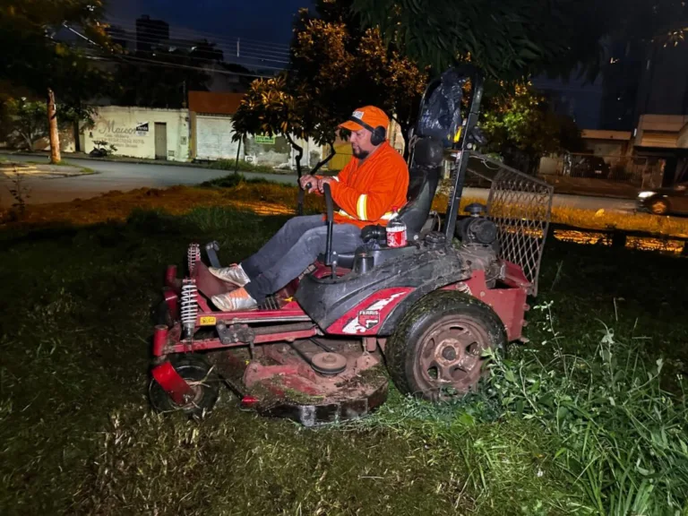 Comurg executa manutenção de praças e zeladoria no período noturno em Goiânia