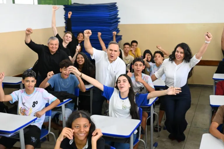 Lousas digitais aprimoram ensino e aprendizagem nas escolas municipais de Goiânia