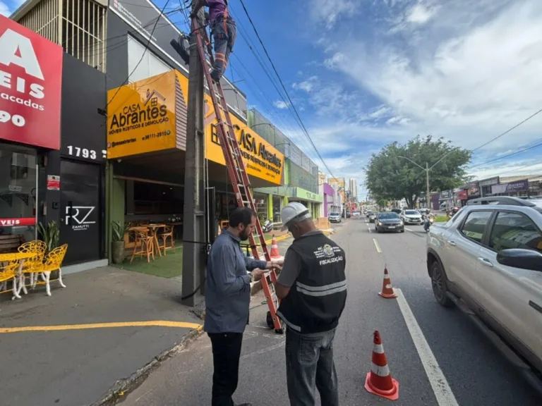 Operação Cidade Segura retira fios inservíveis da Avenida Jamel Cecílio