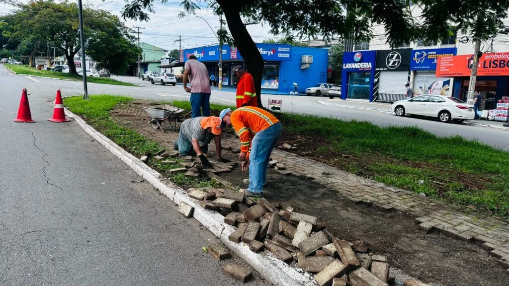 Comurg promove a reestruturação das calçadas das avenidas Emílio Póvoa, na Vila Redenção e Circular, no Setor Pedro Ludovico