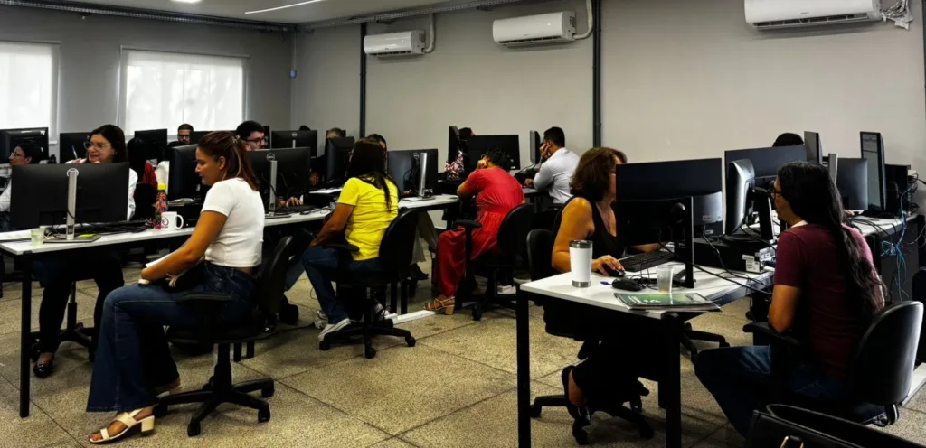 Mais 533 professores aprovados em concurso tomam posse