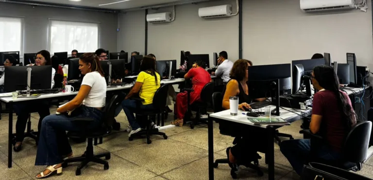 Mais 533 professores aprovados em concurso tomam posse