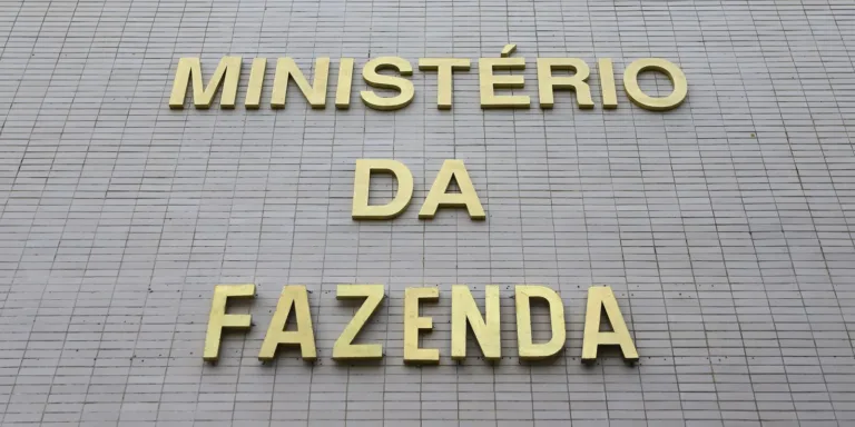 Fazenda comemora IPCA de 4,26% e projeta menor inflação do Plano Real