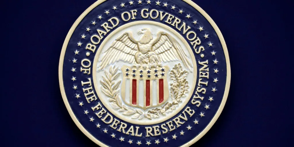 Trump usa acusação criminal como chantagem para reduzir juros, diz FED