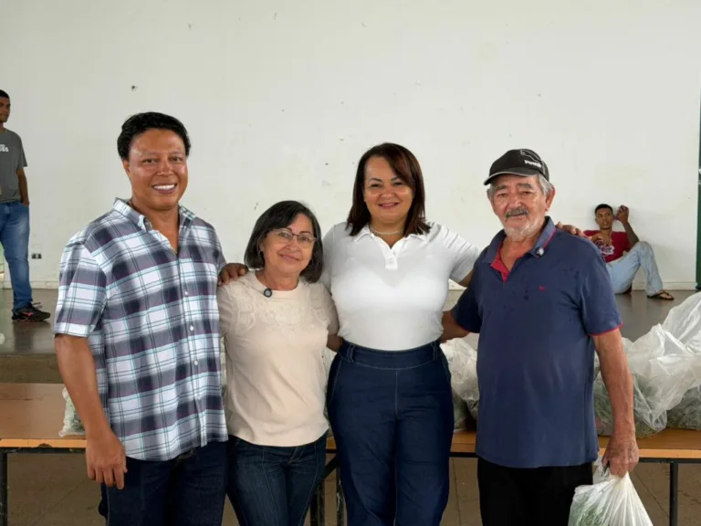Prefeitura reforça segurança alimentar com entrega de hortaliças a famílias do Cras Jardim Novo Mundo