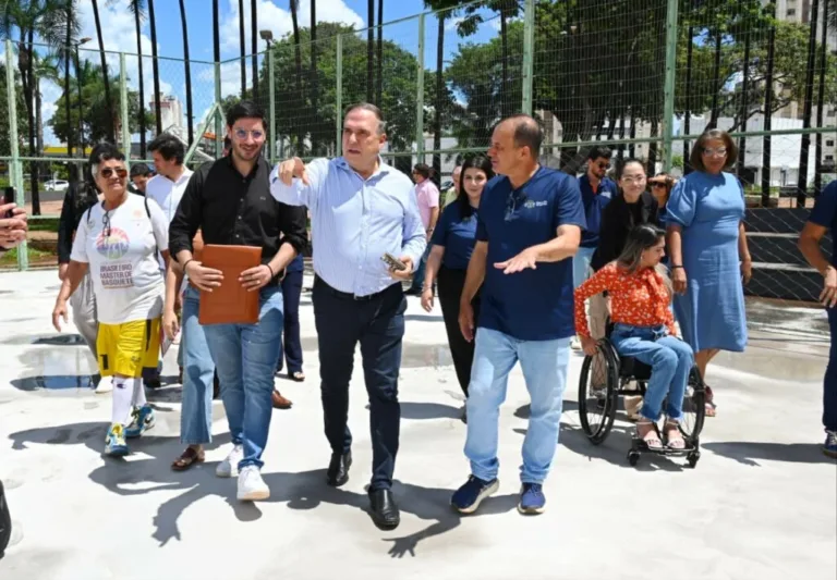 Mabel vistoria obras de revitalização na Praça do Avião