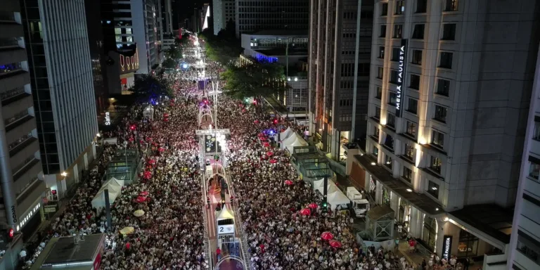 Réveillon na Avenida Paulista teve música e fogos silenciosos