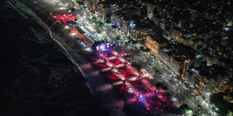 Comlurb recolhe 1,2 toneladas de lixo das praias do Rio no réveillon
