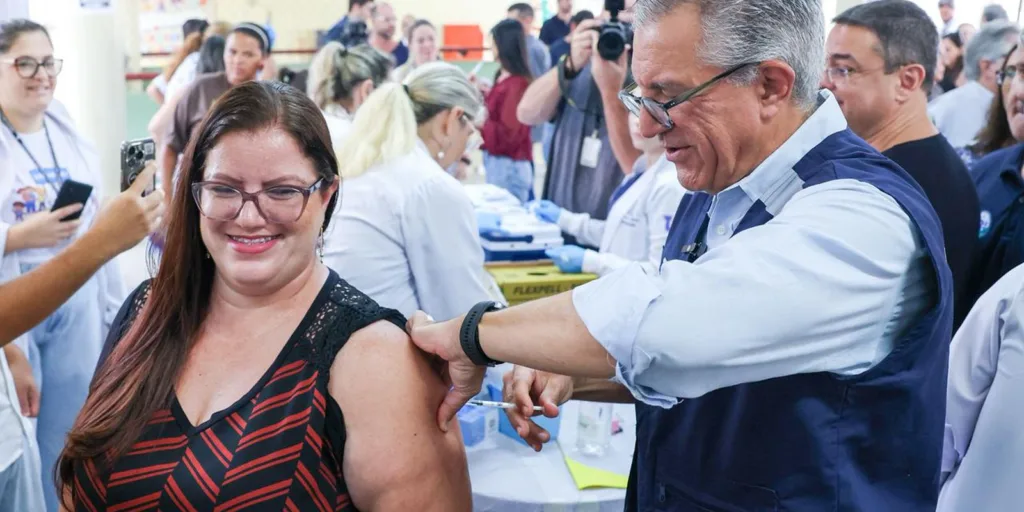 Botucatu inicia vacinação contra dengue com imunizante do Butantan