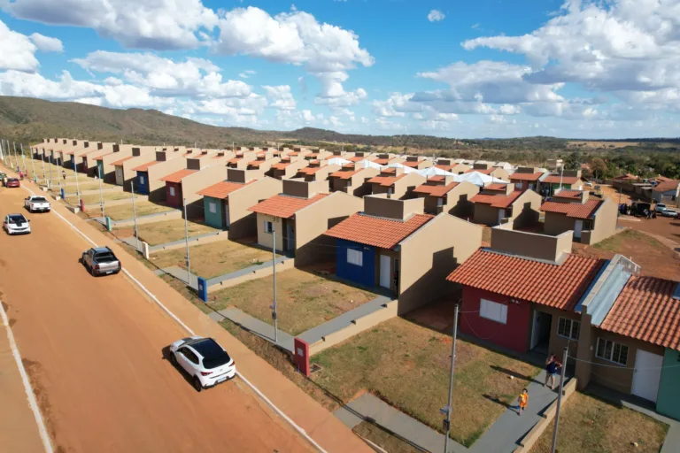 Agehab entrega 50 casas a custo zero em Posse nesta terça-feira