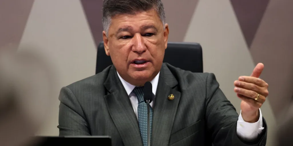 Viana recorre ao STF para obrigar depoimento de Vorcaro na CPMI