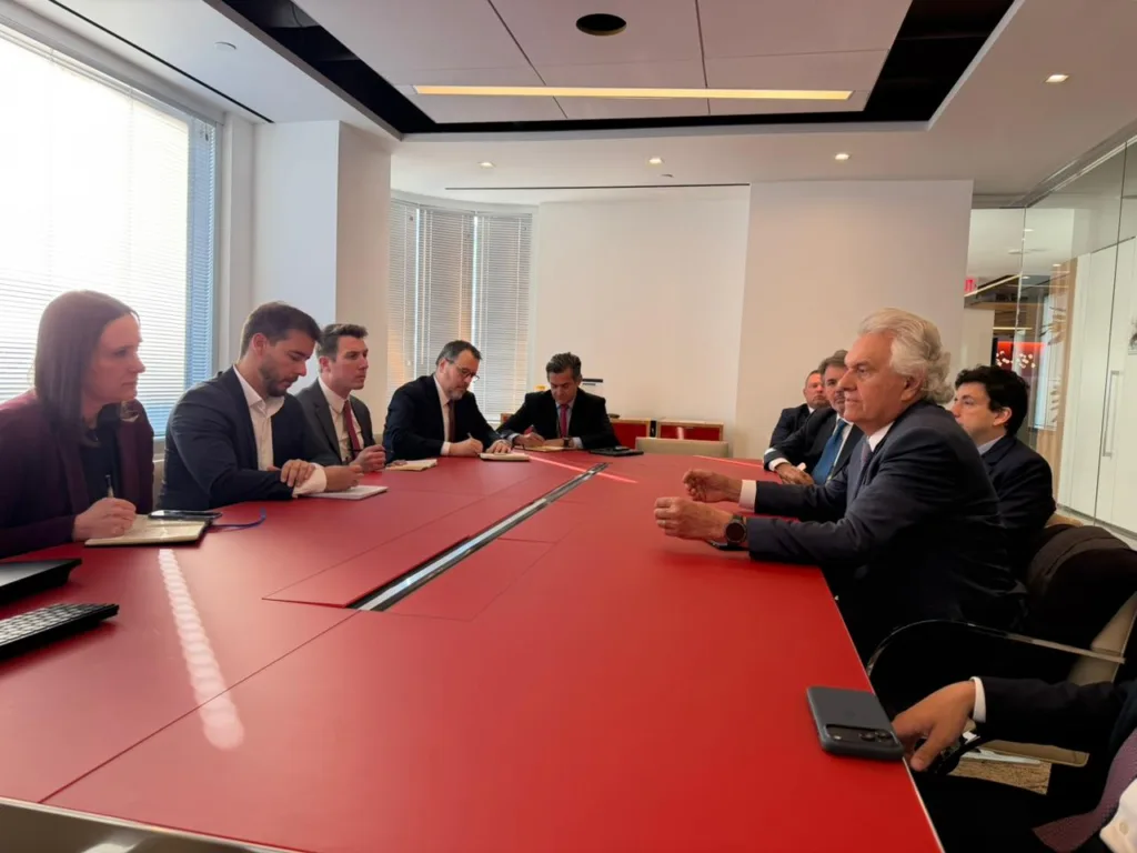 Nos EUA, governador busca acordos para exploração de minerais críticos