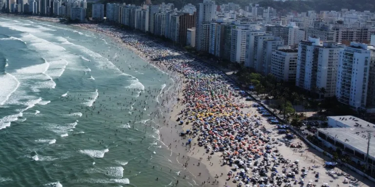 SP: Defesa Civil emite alerta extremo de temporal no Guarujá