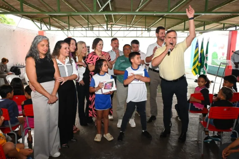 Mabel premia escola que recolheu 32 toneladas de recicláveis em desafio ambiental