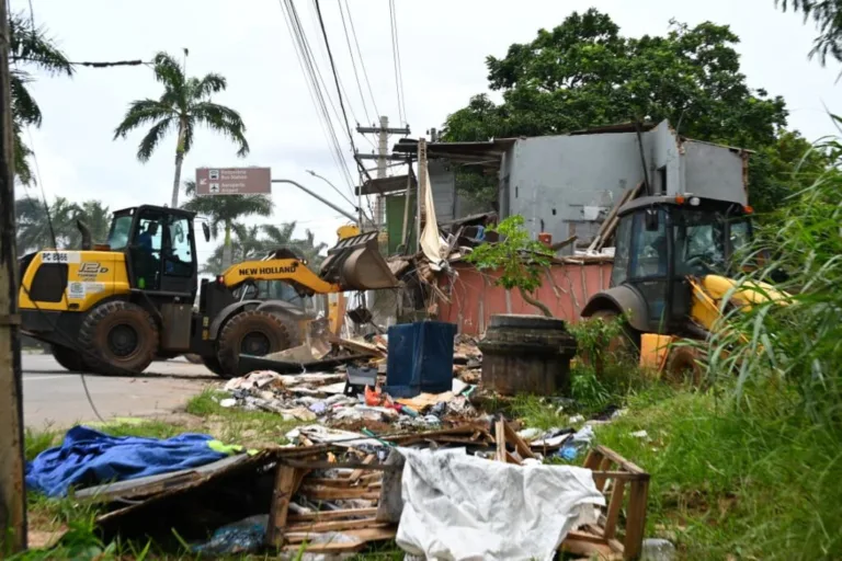 Mabel acompanha demolição de edificações abandonadas às margens do Córrego Capim Puba