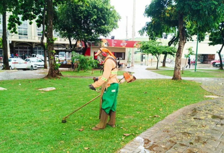 Força-tarefa da Comurg executa 1,3 milhão de m² de poda de gramado em 10 dias de trabalho